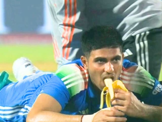 shubhman gill doubtful for 2nd odi शुभमन गिल के राजकोट में खेलने पर सवाल, कप्तान ने कराया पीठ का पूरा चेकअप